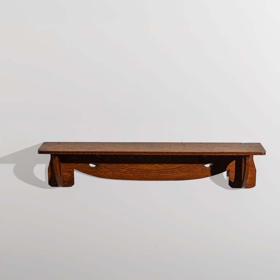 GIACOMO COMETTI (ATTRIB. A): Consolle pensile. Legno di rovere massello. Torino primi del '900. cm 21x97x17 A WALL; MOUNTED CONSOLE ATTRIBUTED TO G. COMETTI Cfr.: I. de Guttry, M. P. Maino, Il mobile Liberty italiano, Laterza,