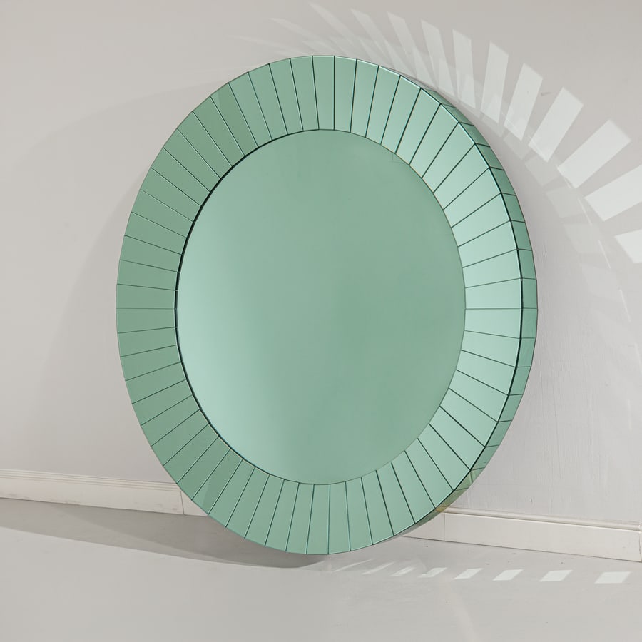 MANIFATTURA ITALIANA: Grande specchio. Cristallo colorato e specchiato, struttura in legno. Italia anni '80. cm 156x156x10 AN ITALIAN BIG MIRROR Buone condizioni generali. Piccole righe, leggeri graffi, normali segni di us