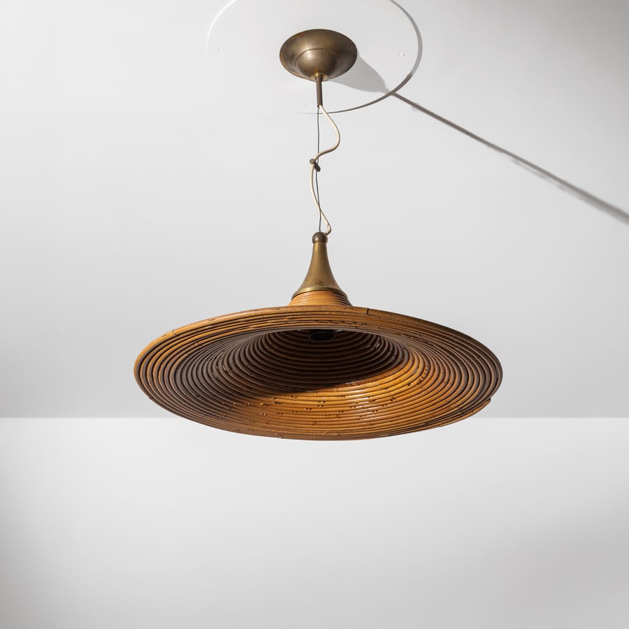 MANIFATTURA ITALIANA: Lampada a sospensione. Bambù, ottone. Italia anni '70. cm 60x54 ca. AN ITALIAN CEILING LAMP Buone condizioni generali. Piccole righe, leggeri graffi, normali segni di usura. Piccole mancanze. Ott