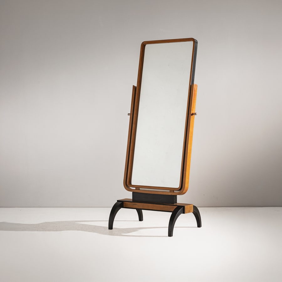 MANIFATTURA ITALIANA: Psiche da terra. Legno ebanizzato, legno, ottone, cristallo specchiato. Italia anni '40. cm 172x71x53 AN ITALIAN MIRROR Buone condizioni generali. Piccole righe, leggeri graffi, normali segni di usura