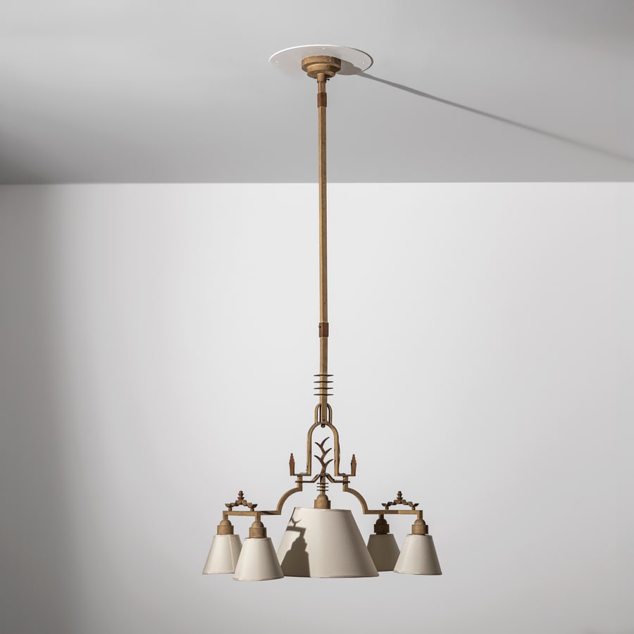 MANIFATTURA ITALIANA: Lampada a sospensione. Metallo verniciato, ottone, tessuto. Italia anni '40. cm 180x73x44 ca. AN ITALIAN CEILING LAMP Buone condizioni generali. Piccole righe, leggeri graffi, normali segni di usura. 