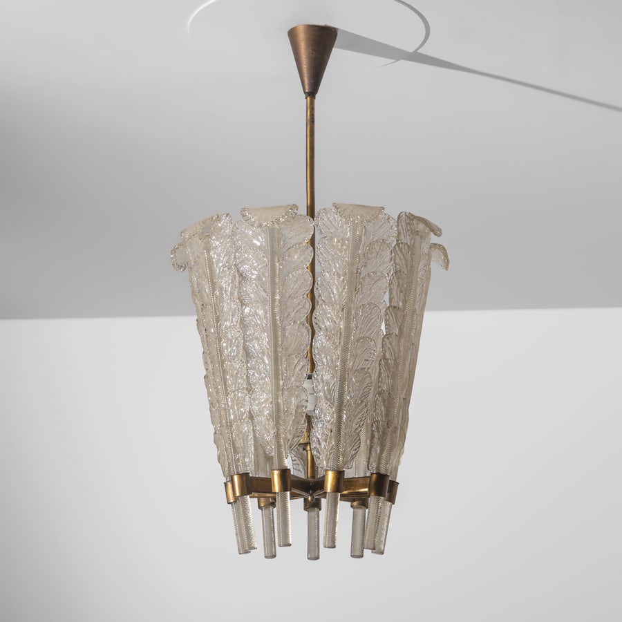 SEGUSO (ATTRIB. A): Lampada a sospensione. Ottone, vetro lavorato a caldo lumeggiato oro applicato su canne molate. Murano, anni '50. cm 80x45x45 ca. A CEILING LAMP ATTRIBUTED TO SEGUSO Discrete condizioni. Righe, segni 