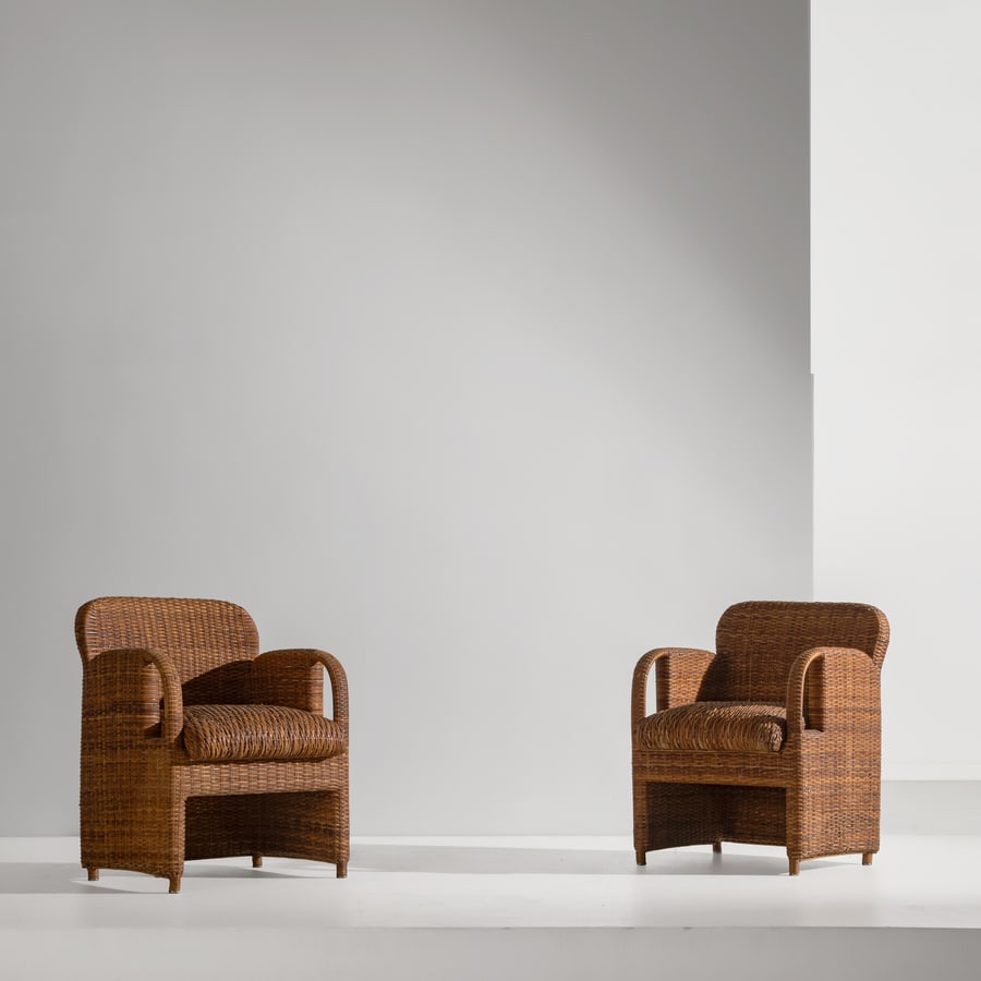 GAE AULENTI: Coppia di poltroncine mod. Tlinkit. Canna d'India intrecciata. Produzione Tecno Varedo, 1990 ca. cm 79x59x59 A PAIR OF ARMCHAIRS BY G. AULENTI Domus, n. 961, settembre 2012, p. 133. Buone condizioni