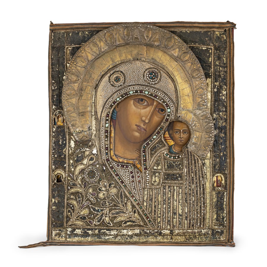 ICONA RUSSA RAFFIGURANTE LA VERGINE DI KAZAN CON RIZA: IN METALLO, PERLINE E VETRI, XIX SECOLO Tempera su tavola; restauri e mancanze cm 54x44 A RUSSIAN ICON OF THE VIRGIN OF KAZAN WITH METAL, PEARLS AND GLASSES OKLAD, 19TH CENTURY; RESTORATIONS AND LOSSE