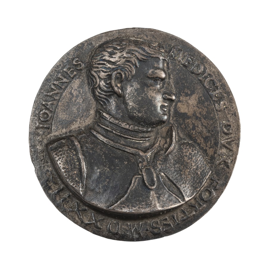 MEDAGLIE ITALIANE. LUDOVICO DI GIOVANNI DE' MEDICI: (1498-1526) DETTO GIOVANNI DALLE BANDE NERE Opus Francesco da Sangallo. Fusione in bronzo uniface 135 gr. 90 mm. D: Busto corazzato a destra. Intorno IOANNES MEDICES DVX FORTISS. MDXXII. R: In cavo. B