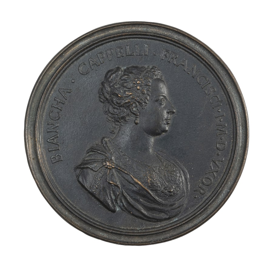 MEDAGLIE ITALIANE. BIANCA CAPPELLO (1548-1587): Opus Antonio Selvi. Serie Medicea. Fusione in bronzo 181 gr. 87 mm. D: Busto a destra con capelli raccolti e ingioiellati. Intorno BIANCHA. CAPPELLI. FRANCISCI. I. M. D. VXOR. R: Un cigno con le ali a