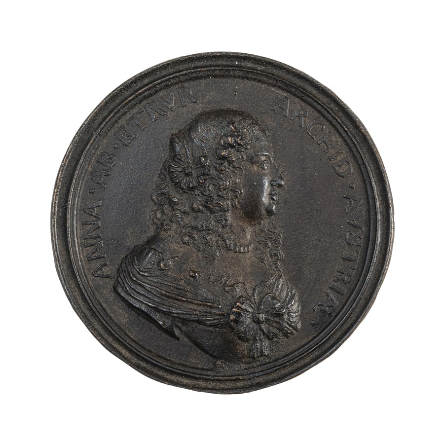 MEDAGLIE ITALIANE. ANNA DE' MEDICI (1616-1676): Arciduchessa d'Austria. Opus Antonio Selvi. Serie Medicea. Fusione in bronzo. 160 gr. 84 mm. D: Busto a destra con capelli sciolti e grande fiocco sul petto. Intorno ANNA. AB. ETRVR. ARCHID. AVSTRIAE.