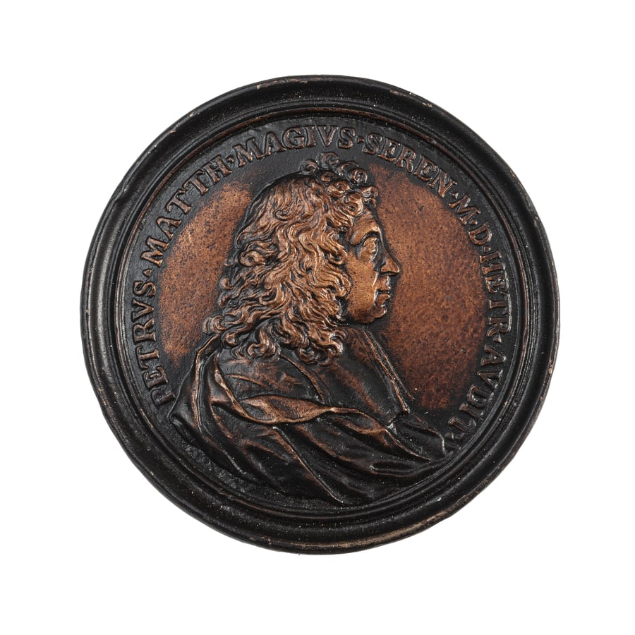 MEDAGLIE ITALIANE. PIETRO MATTEO MAGGI ( ? - 1681): Opus Massimiliano Soldani-Benzi. Fusione in bronzo. 161 gr. 86 mm. D: Busto a destra con veste da magistrato e mantello drappeggiato. Intorno PETRVS. MATTH. SEREN. M. D. HETR. AVDIT. R: L'allegoria de