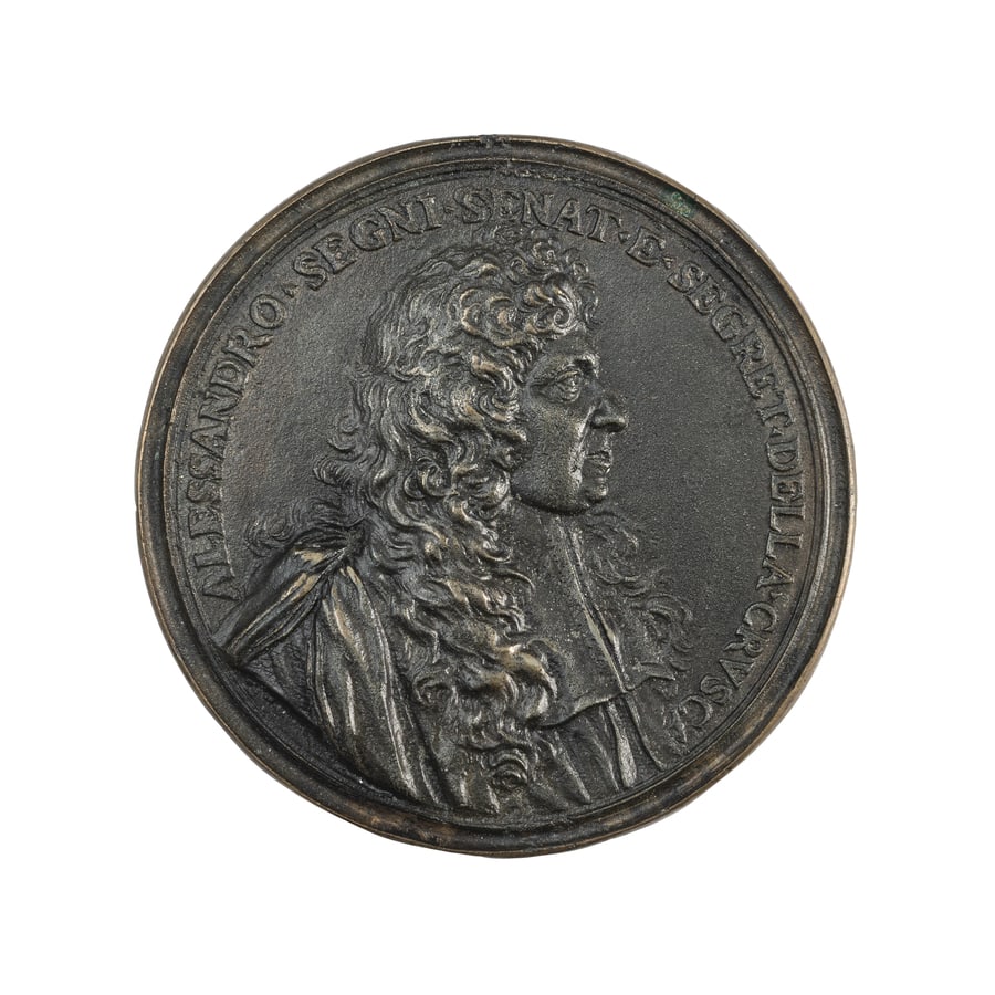 MEDAGLIE ITALIANE. ALESSANDRO SEGNI (1633-1697): Opus Massimiliano Soldani-Benzi. Fusione in bronzo. 181 gr. 83 mm. D: Busto a destra in veste senatore e lunghi capelli riccioluti. Intorno ALESSANDRO. SEGNI. SENAT. E. SEGRET. DELLA CRVSCA. R: Una pi