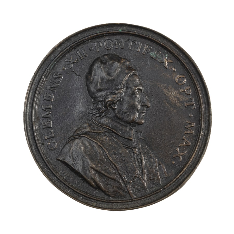 MEDAGLIE ITALIANE. CLEMENTE XII (1652-1740) PAPA: (1730-1740) Opus Massimiliano Soldani-Benzi. Fusione in bronzo. 199 gr. 92 mm. D: Busto a destra con mozzetta e stola ricamata e in testa il camauro. Intorno CLEMENS. XII. PONTIFEX. OPT. MAX. Sotto la