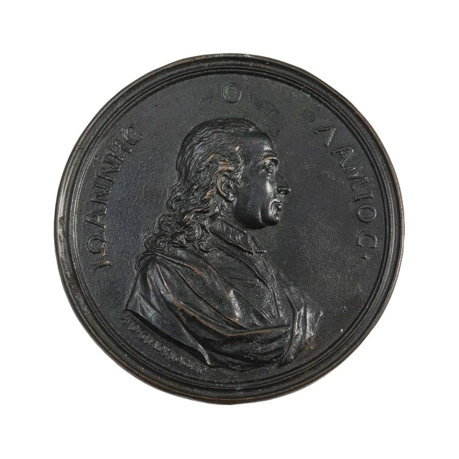 MEDAGLIE ITALIANE. GIOVANNI LAMI (1697-1770): Opus Antonio Selvi. Fusione in bronzo. 240 gr. 87 mm. D: Busto a destra con capelli lunghi e mantello drappeggiato. Intorno ........ (IOANNIS O LAMIOS) R: Minerva seduta con scudo e una lunga asta nel