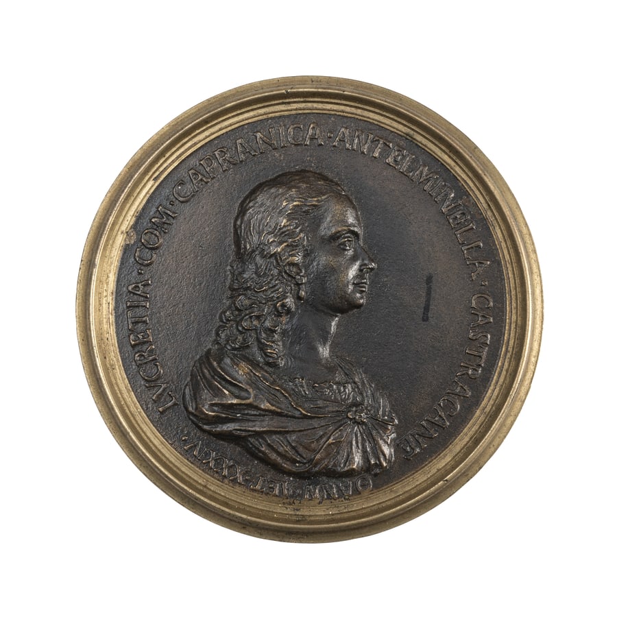 MEDAGLIE ITALIANE. LUCREZIA CAPRANICA ANTELMINELLI: CASTRACANI (1716-1750) Opus Antonio Selvi. Fusione in bronzo. 175 gr. 83 mm. D: Busto a destra con capelli sciolti, veste drappeggiata e fermata sul petto. Intorno LVCRETIA. COM. CAPRANICA. ANTELMINEL