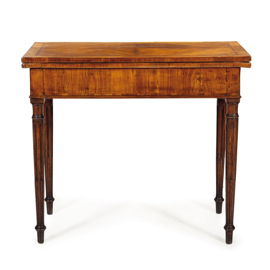 TAVOLO DA GIOCO IN LEGNO DI NOCE, VENETO, XIX SECOLO (1 of 2)