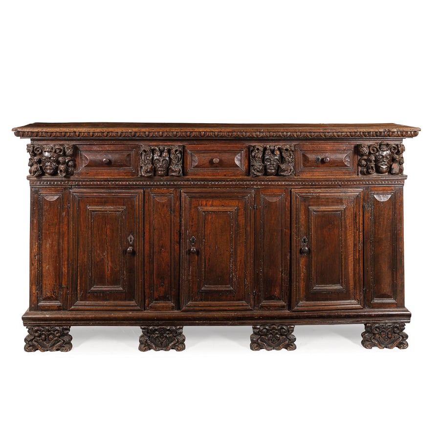 GRANDE CREDENZA IN LEGNO DI NOCE, XVI-XVII SECOLO (1 of 5)