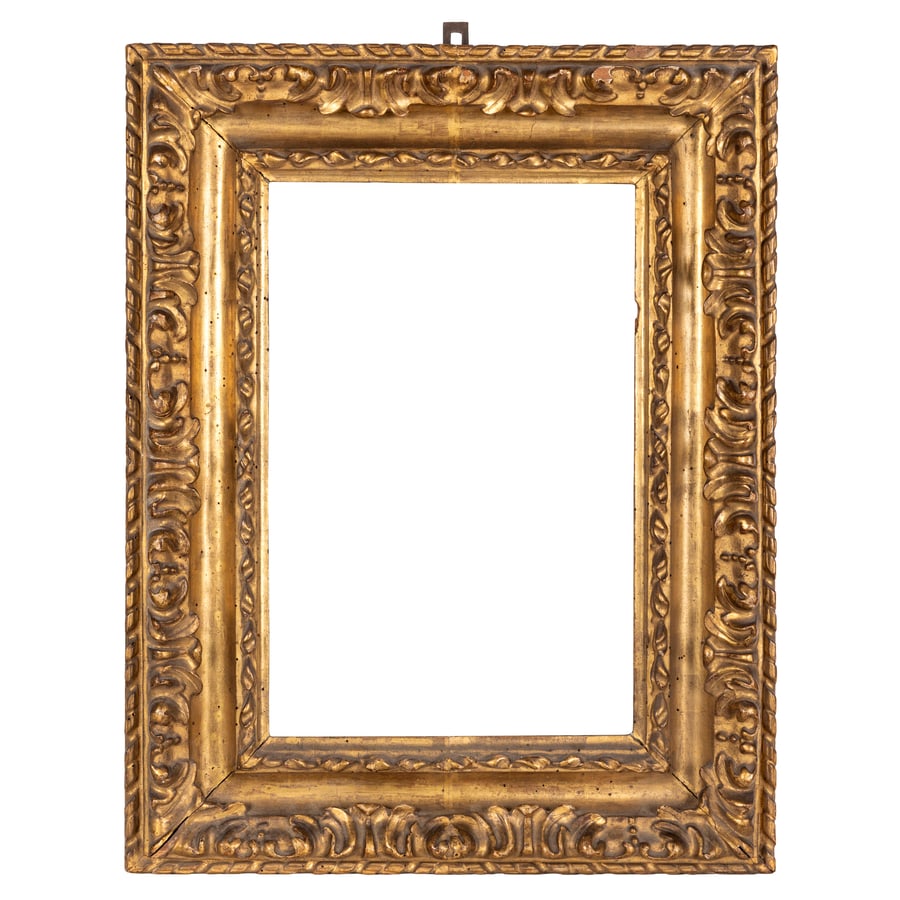 CORNICE BAROCCA IN LEGNO INTAGLIATO E DORATO,: XVII-XVIII SECOLO i profili con fitto decoro a rilievo; difetti, modificata in larghezza, restauri, tracce di tarlo, alcune rotture e mancanze Cm 64,5X50 Luce, cm 43X28 Battuta, cm 44,5X29,5X1,8 A BAR