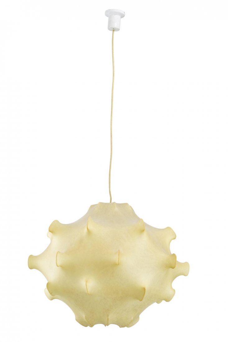 A CEILING LIGHT BY A. & P. CASTIGLIONI: A CEILING LIGHT BY A. & P. CASTIGLIONI - Lampada a sospensione mod. Taraxacum, Flos anni '60. Metallo verniciato, cocoon - Diam. cm 65