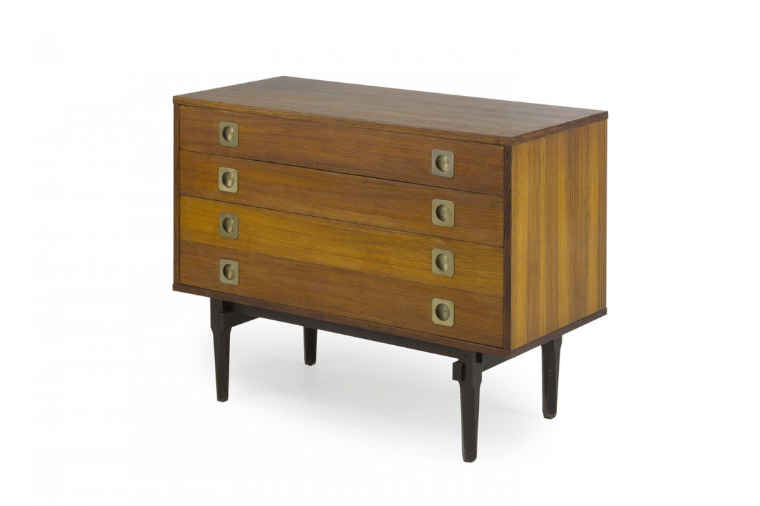 A CHEST OF DRAWERS ATTRIBUTED TO STILDOMUS: A CHEST OF DRAWERS ATTRIBUTED TO STILDOMUS - Cassettiera anni '60. Metallo nichelato, legno di palissandro - cm 77x100x45