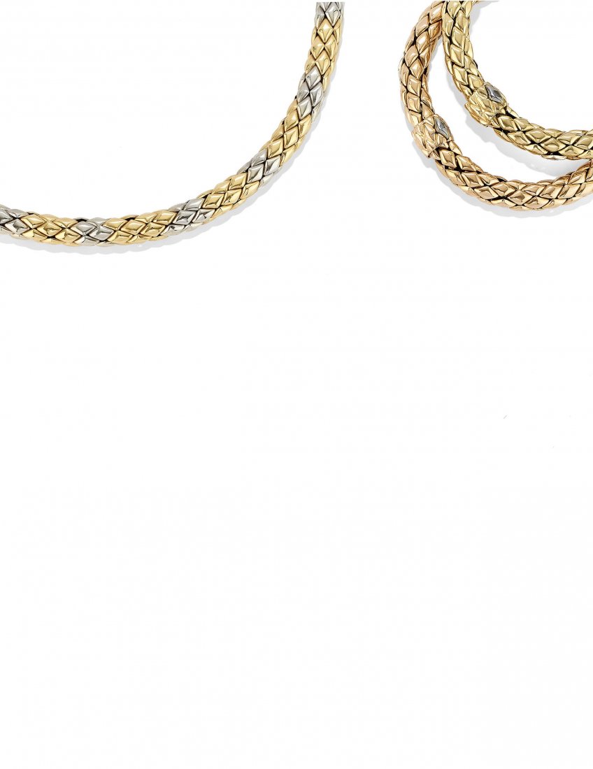 COLLANA E DUE BRACCIALI IN ORO A TRE COLORI, CHIMENTO: modello Strech, le maglie realizzati con elementi geometrici, punzoni dell'oro 750 e del fabbricante, firmati Chimento, con astuccio Peso gr 150,50 THREE-GOLD NECKLACE AND TWO BRACELETS, CHIMENTO (3)