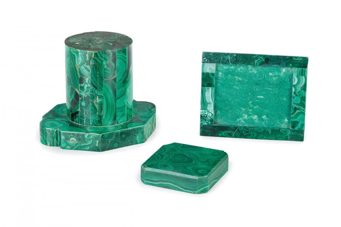 LOTTO DI TRE OGGETTI IN MALACHITE, XIX-XX SECOLO (1 of 1)