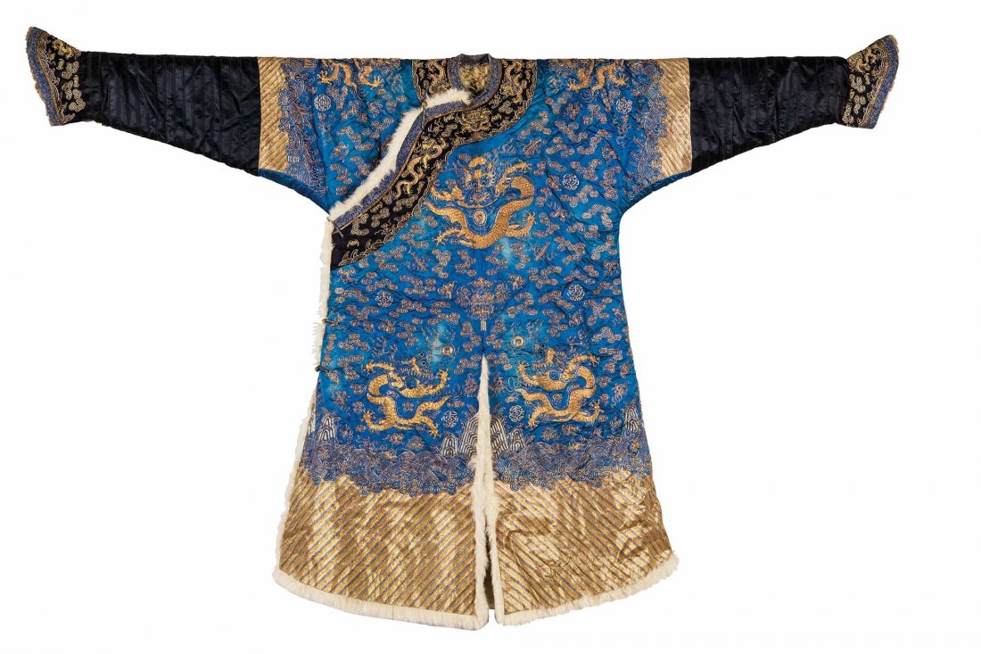 RARO ABITO INVERNALE IN SETA BLU CON DRAGHI RICAMATI IN (1 of 3)