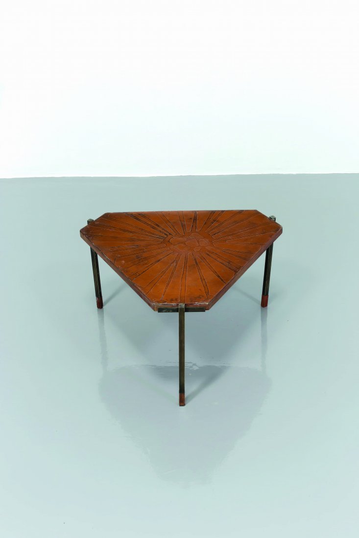 MANIFATTURA ITALIANA: Tavolino anni '60. Metallo verniciato, legno, rame sbalzato AN ITALIAN OCCASIONAL TABLE cm 31x56