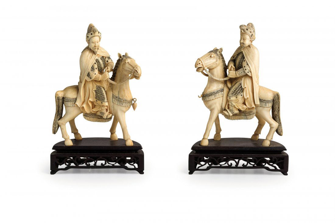 DUE GRUPPI IN AVORIO, GIAPPONE, XX SECOLO (1 of 1)