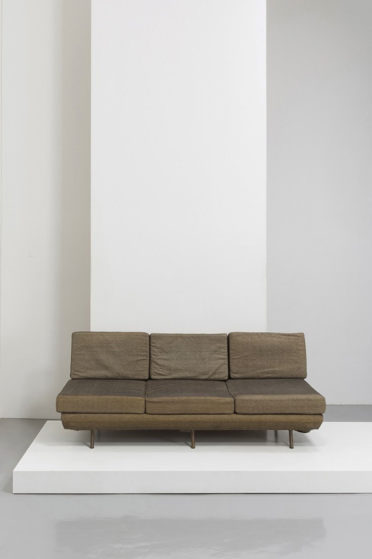 MARCO ZANUSO -: A DORMEUSE BY M. ZANUSO - Dormeuse, Arflex 1951. Metallo, tessuto imbottito - Catalogo di produzione 1956 - cm 78x197x80