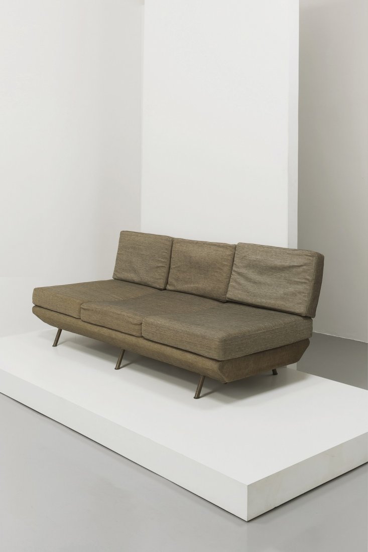 MARCO ZANUSO -: A DORMEUSE BY M. ZANUSO - Dormeuse, Arflex 1951. Metallo, tessuto imbottito - Catalogo di produzione 1956 - cm 78x197x80