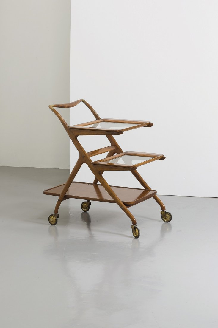 MANIFATTURA ITALIANA: AN ITALIAN TROLLEY - Carrello porta vivande anni '50. Legno, cristallo molato, ottone - cm 88x79x56