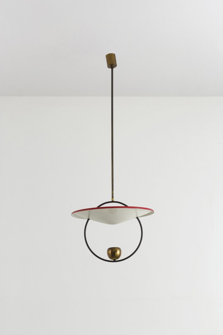 MANIFATTURA ITALIANA: AN ITALIAN CEILING LAMP - Lampada a sospensione anni '50. Alluminio verniciato, ottone, metallo verniciato - cm 115x40