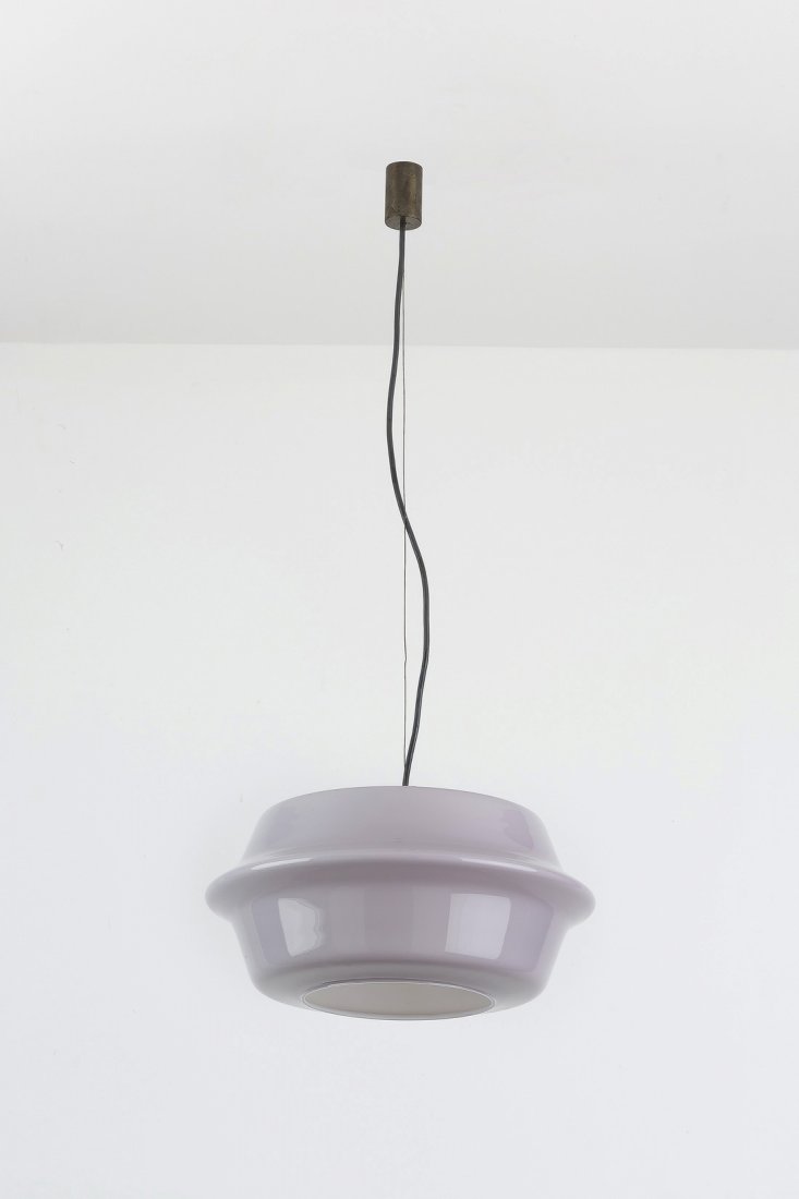 VISTOSI -: A CEILING LAMP BY VISTOSI - Lampada a sospensione anni '60. Vetro soffiato incamiciato - cm 100x50