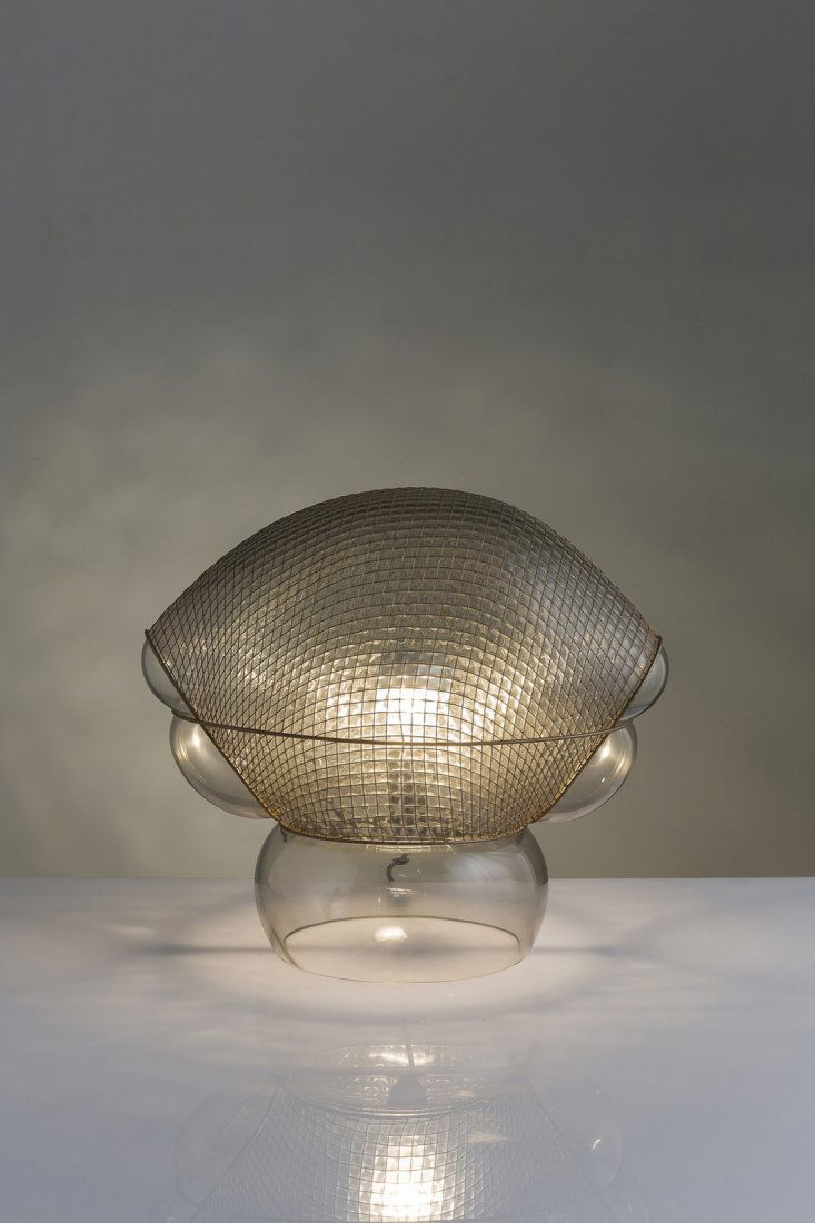GAE AULENTI: A TABLE LAMP BY G. AULENTI - Lampada da tavolo Patroclo, Artemide 1975. Vetro soffiato, rete metallica - G. Gramigna, "Repertorio del design italiano 1950 - 2000", Torino 2003 p. 235 - cm 42x50