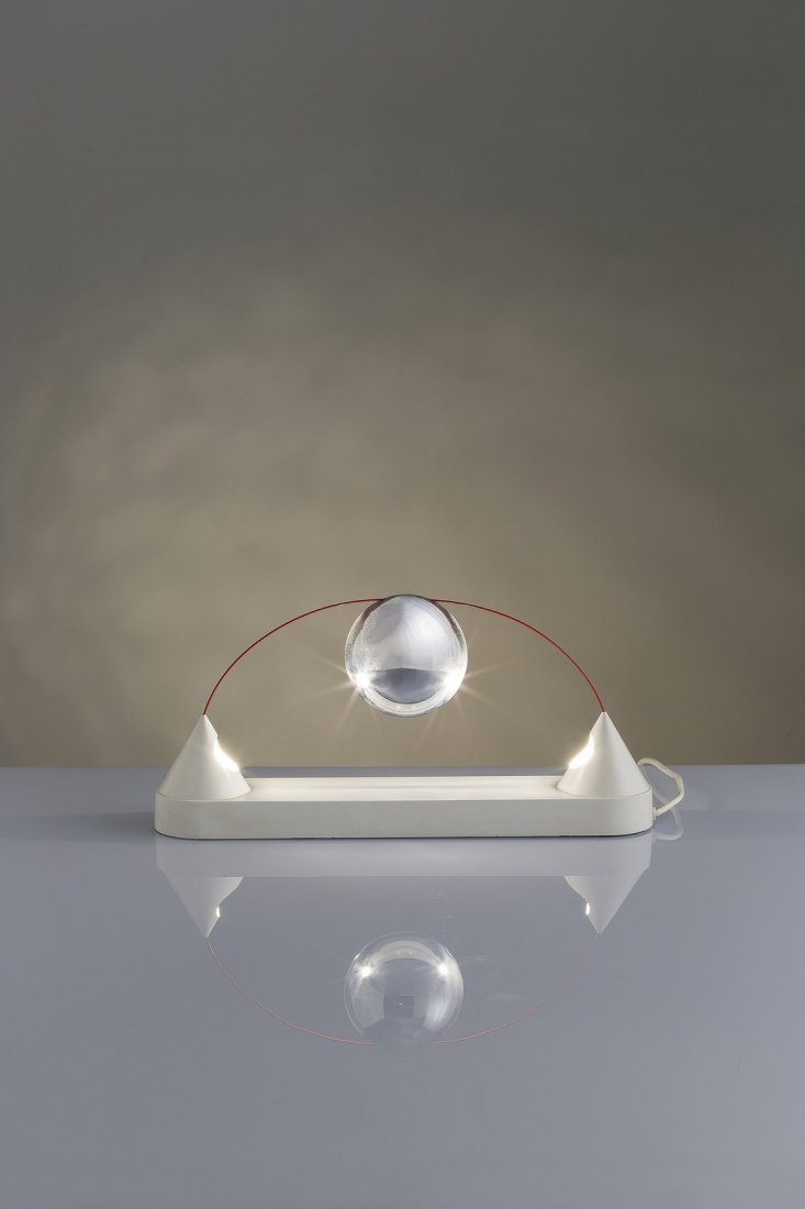 PEPPE DE GIULI: A TABLE LAMP BY P. DE GIULI - Lampada da tavolo Mercurio, Sirrah 1971. Metallo verniciato, metallo cromato - cm 24x48
