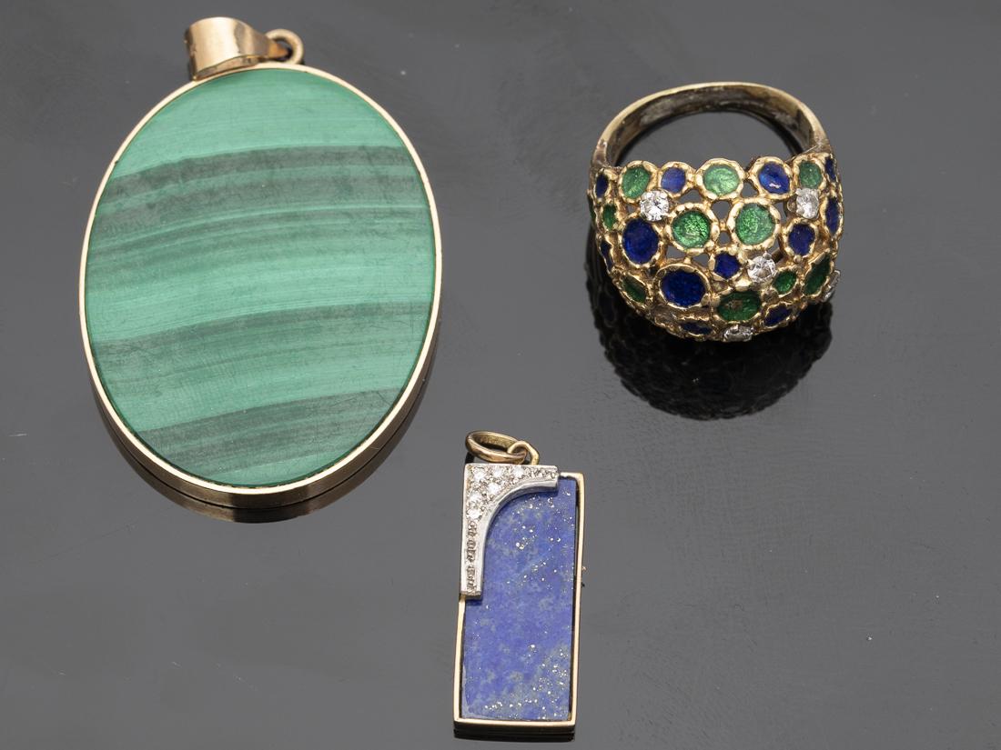 Enamel, Diamond and 18K Gold Ring & 2 Pendants: Property from a Savannah, GA Estate comprising a size 6 1/2 enamel, diamond and 18K gold ring, 6.04 dwt, a 18K Malachite Pendant (1 5/8 in. x 1 1/8 in.), 14K gold and Lapis Pendant (7/8 in. x 3/8 in.)