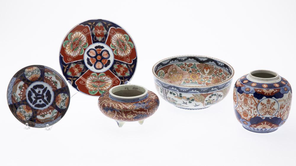 5 Pieces of Imari Porcelain: Property from a Savannah, GA Estate comprising a large bowl (glaze blemishes and some loss to gilding), a footed bowl (craquelure to interior glaze, some loss to gilding, and minor frits to bottom of 