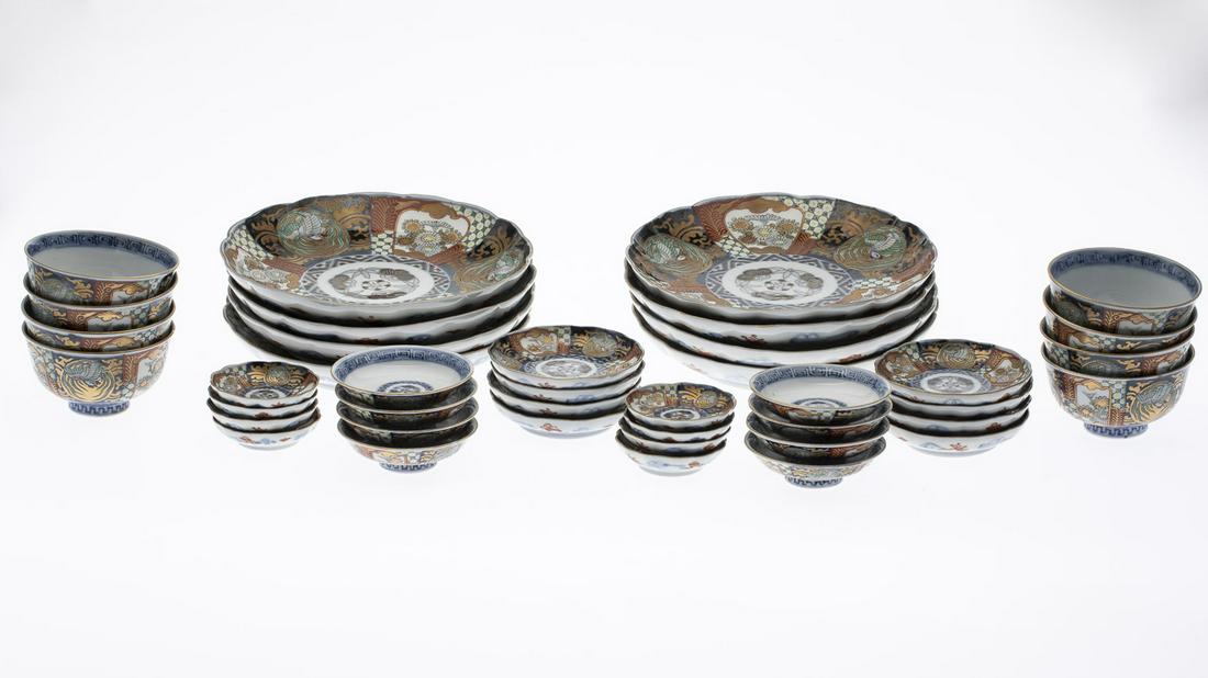 32 Pieces of Imari Porcelain: 32 Pieces of Imari Porcelain, comprising 8 large plates, 8 saucers, 8 lidded bowls (three lids with small frits to edges, one bowl with hairline crack), and 8 small dishes, all marked on bottom. MEASU