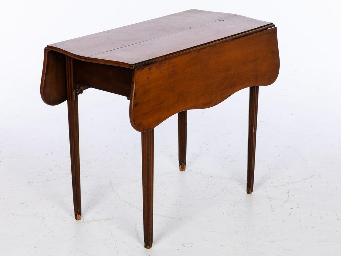 Chippendale Cherrywood Drop-leaf Table, 18th C (1 of 13)