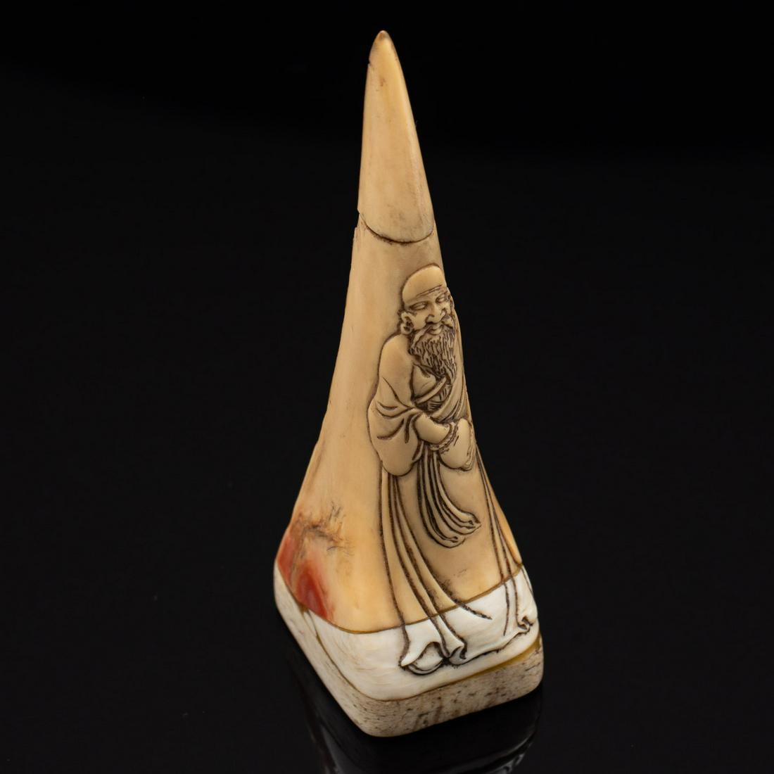 Chinese Carved Horn Bill Snuff Bottle (1 of 9)