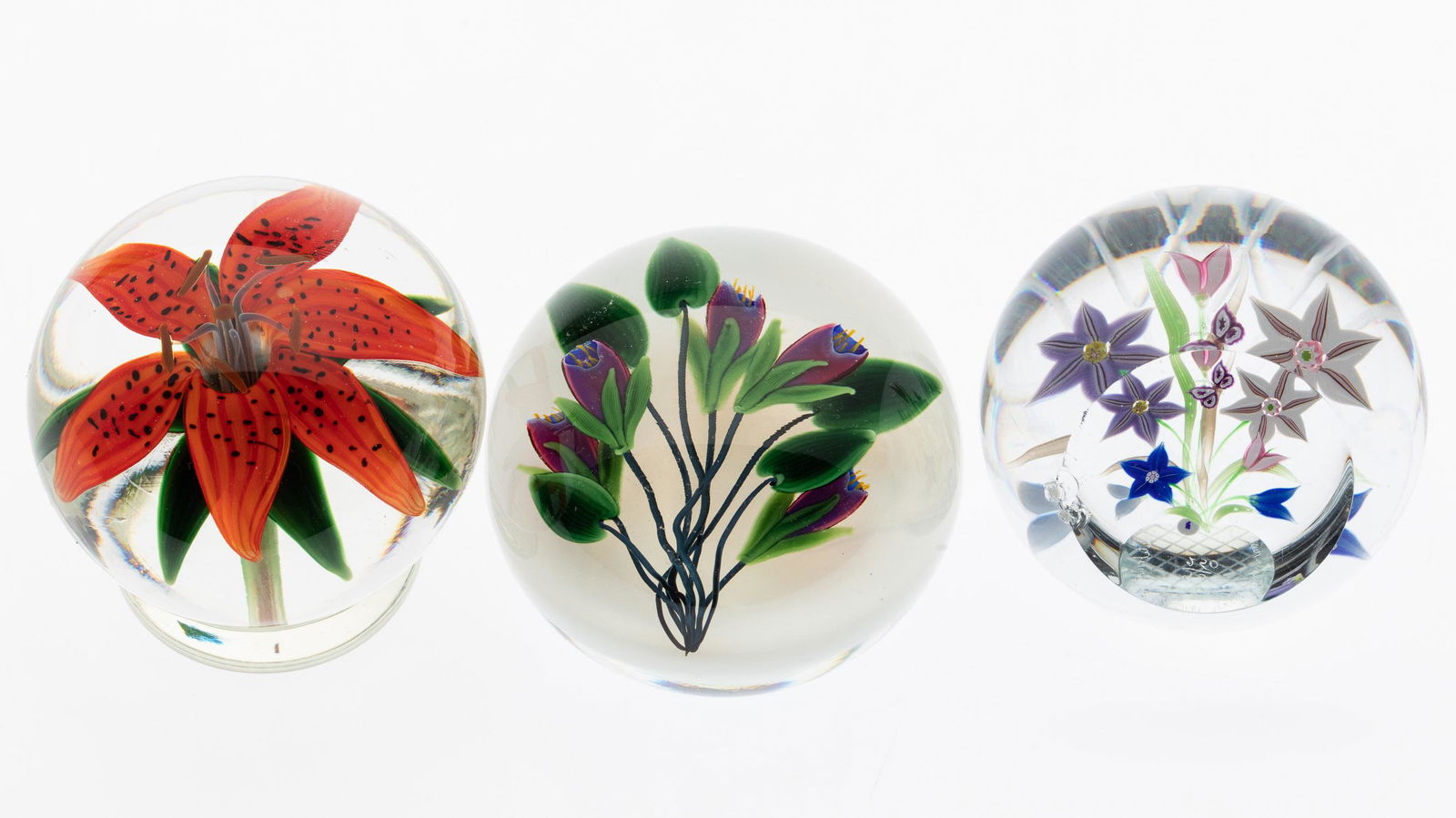2 Steven Lundberg Paperweights of Flowers & Another (1 of 7)