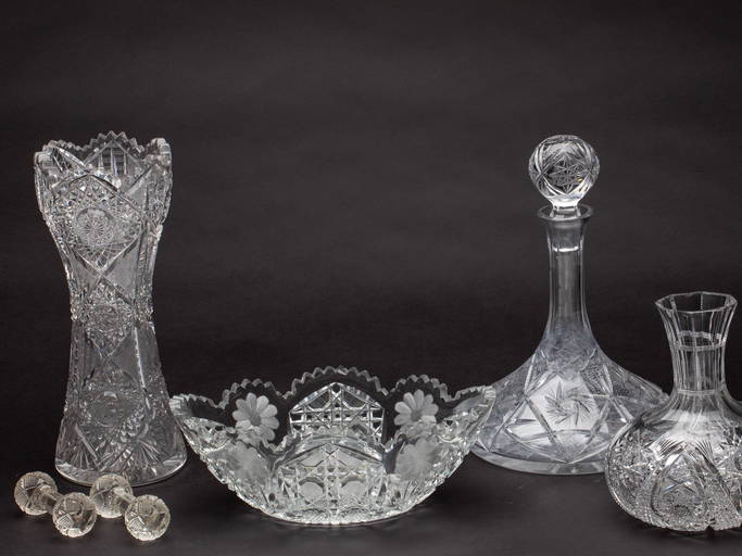Group of 6 Cut Glass Items (0279) on Jun 01, 2022 Everard Auctions