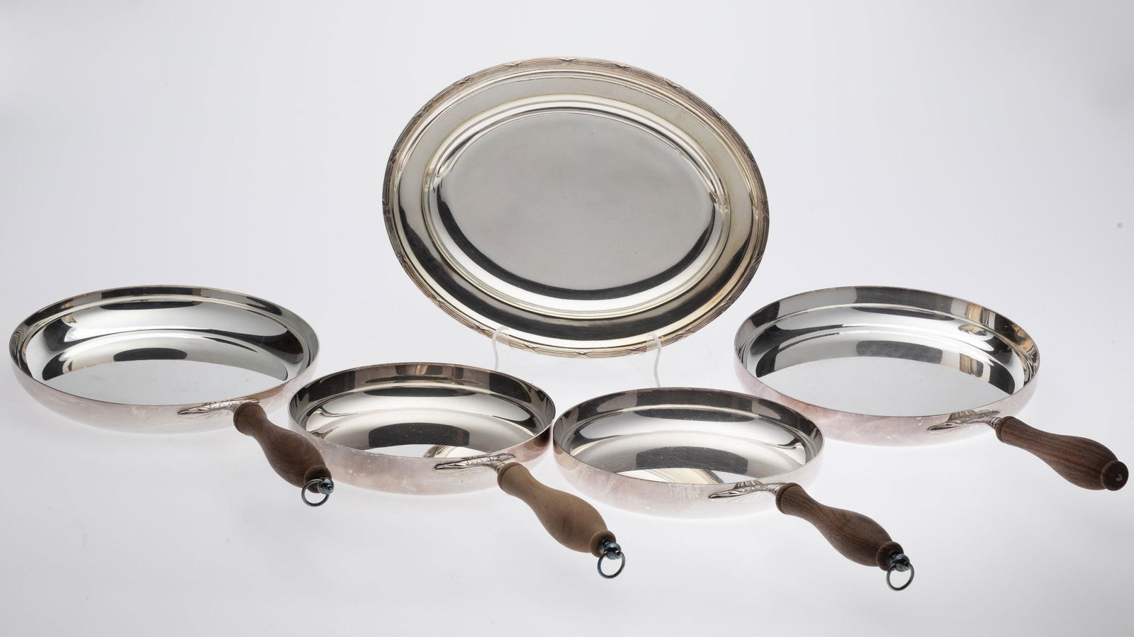 4 Silverplate Pans and a Silverplate Platter (1 of 17)
