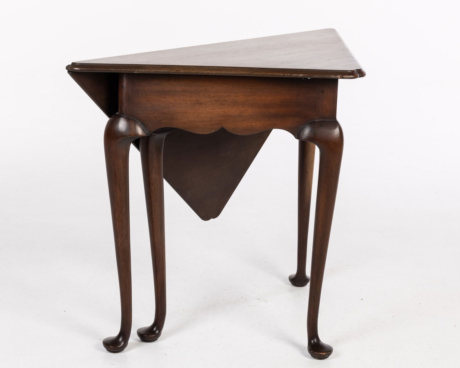 Kittinger Queen Anne Style Walnut Handkerchief Table (1 of 10)