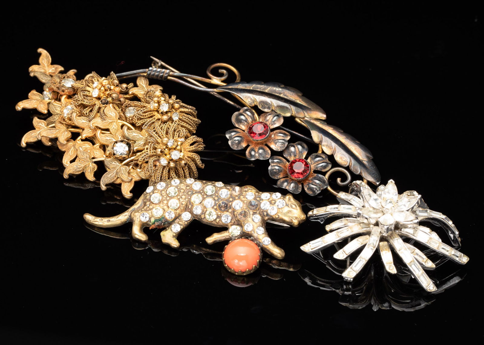 4 Costume Jewelry Brooches (1 of 5)
