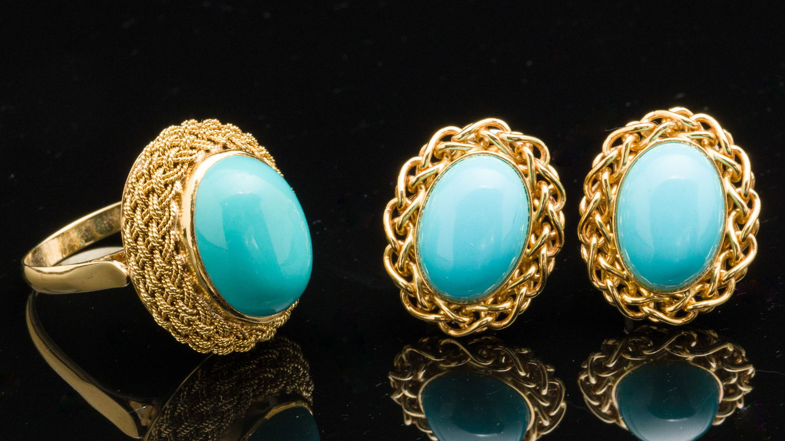 18K Gold and Turquoise Ring and Pair of Earrings (1 of 9)