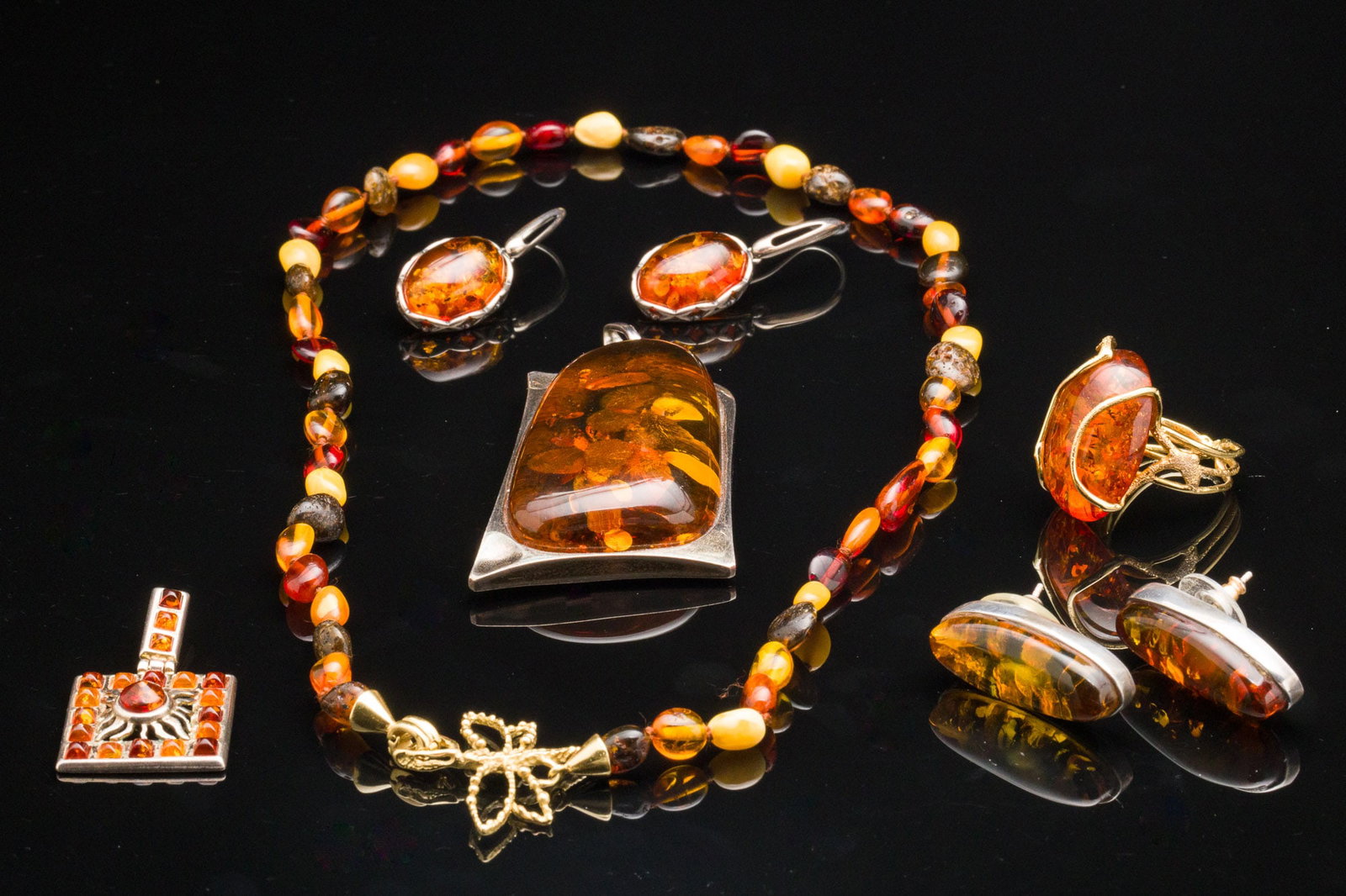 Group of Amber Jewelry, 6 pcs. (1 of 14)
