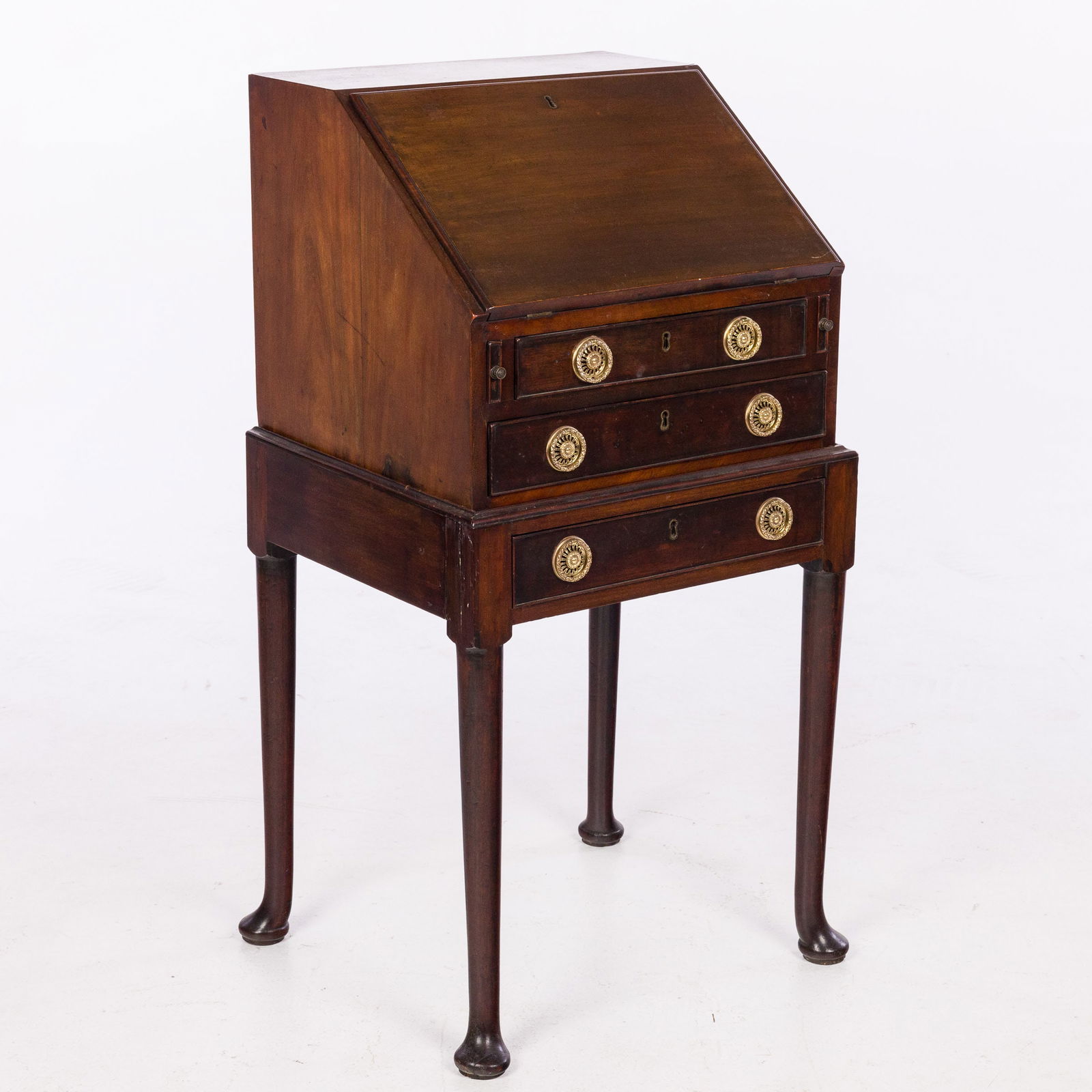 Queen Anne Walnut Small Writing Desk, 18th Century (1 of 17)