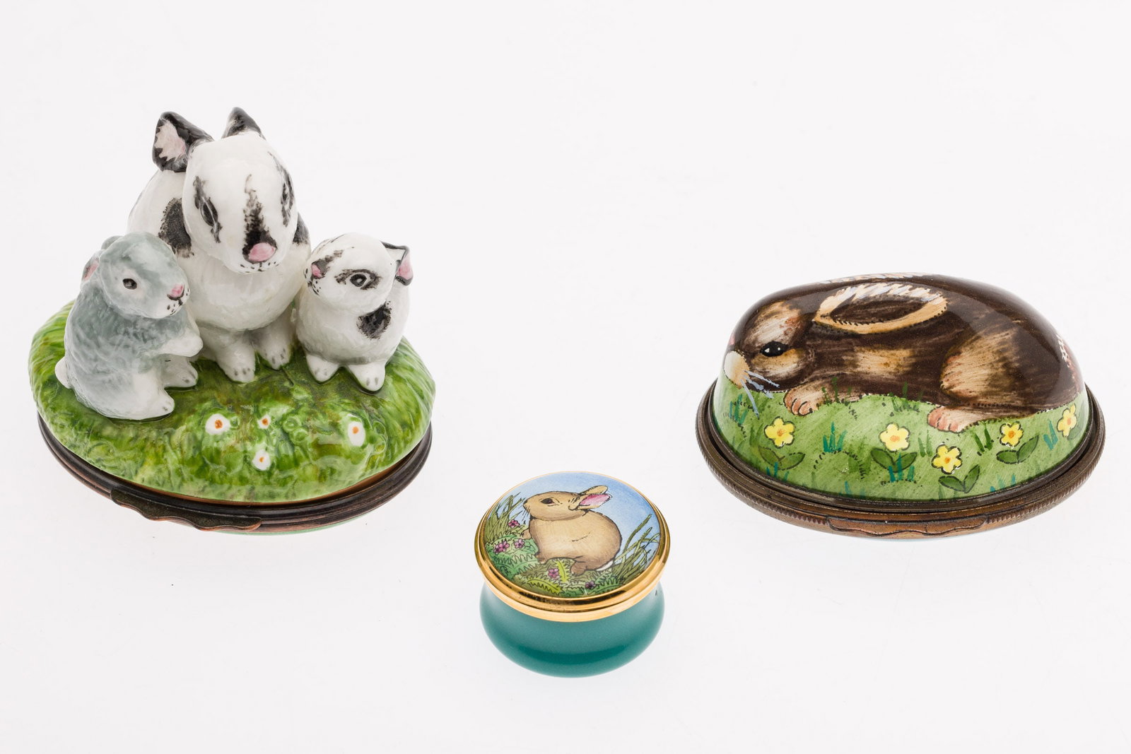 2 Halcyon Days Bonbonnieres & Brown Bunny Enamel Box: Description: Halcyon Days 3 Bunnies Bonbonniere, Rabbit Bonbonniere and Brown Bunny Enamel Box, comprising 3 bunnies bonbonniere, brown rabbit bonbonniere and small brown bunny enamel box, all wi
