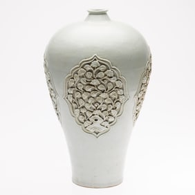 Chinese Blac de Chine Vase