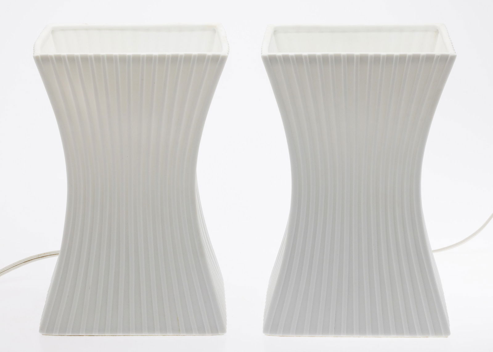 Pr Underwriters Laboratories Porcelain Bisque Lamps (1 of 10)
