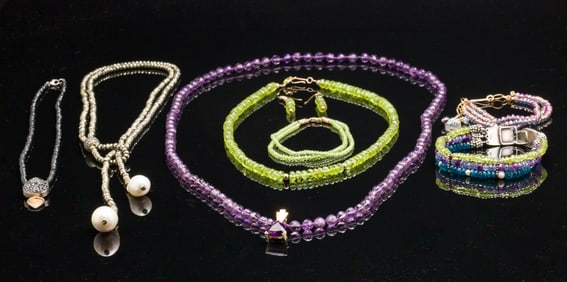 Group of 8 Beaded Pieces of Jewelry